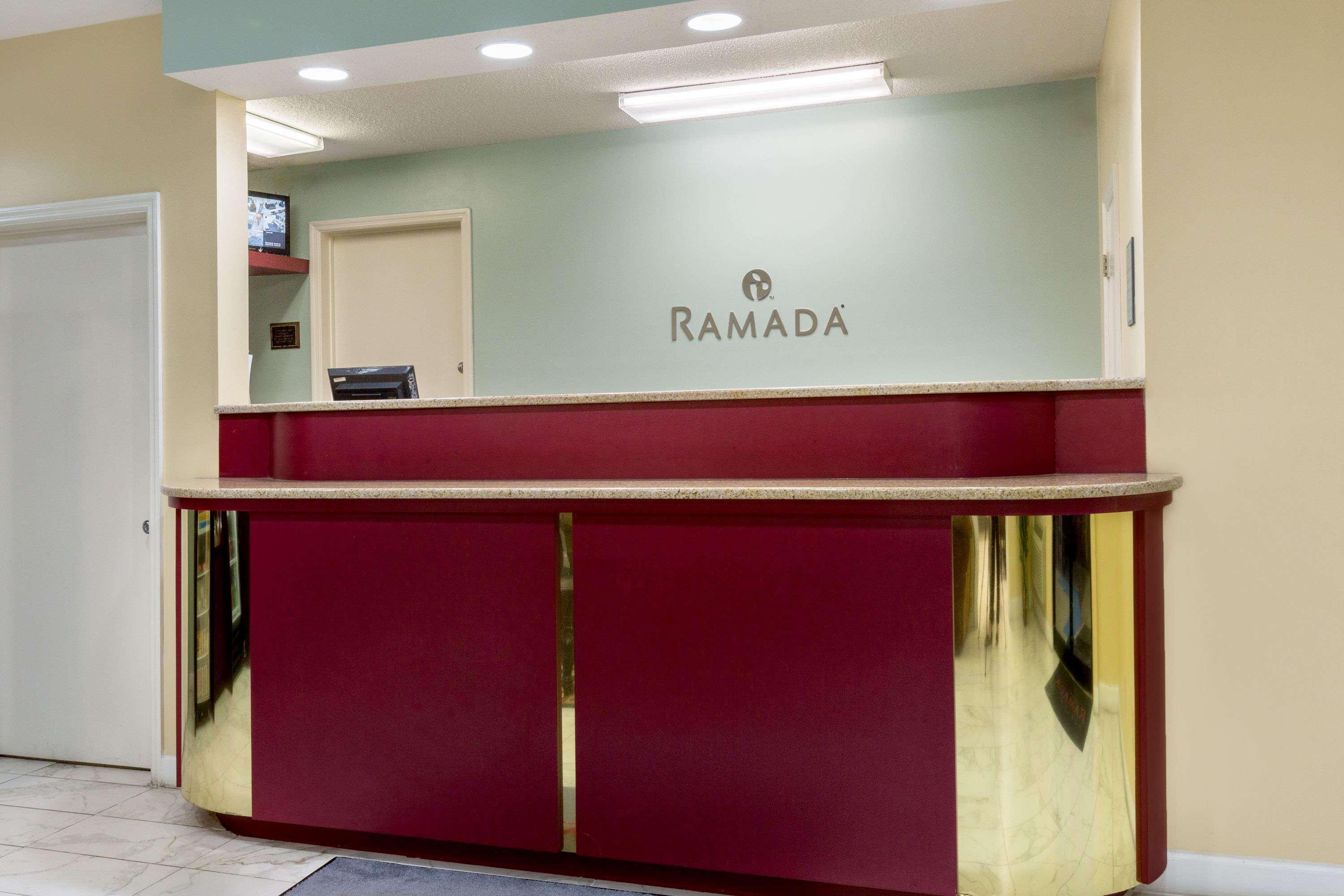 Ramada By Wyndham Pelham Hotel Exterior photo