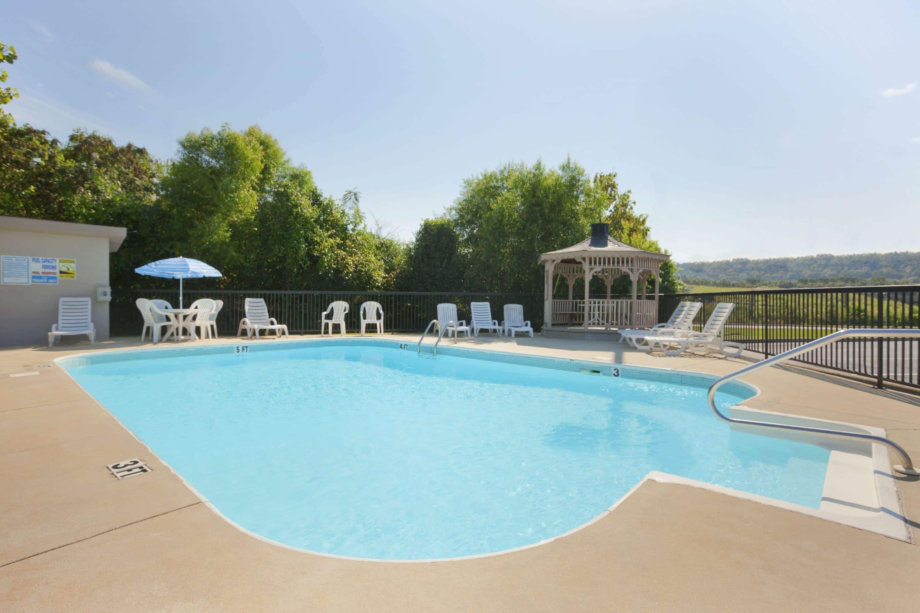 Ramada By Wyndham Pelham Hotel Exterior photo